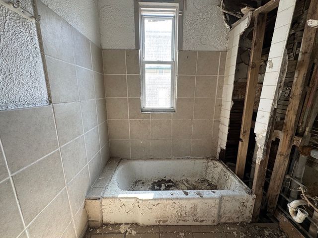 8412 S Exchange Avenue, Chicago, IL 60617