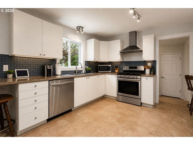 17680 Sw ALEXANDER St, Beaverton, OR 97003