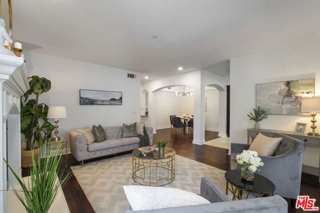 5057 Maplewood Avenue 202, Los Angeles, CA 90004