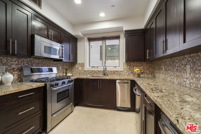 5057 Maplewood Avenue 202, Los Angeles, CA 90004