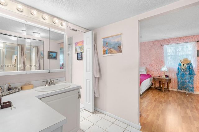 3120 Holiday Springs Boulevard 301, Margate, FL 33063