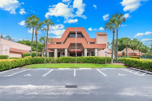 3120 Holiday Springs Boulevard 301, Margate, FL 33063