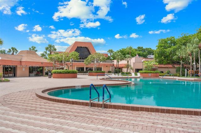 3120 Holiday Springs Boulevard 301, Margate, FL 33063