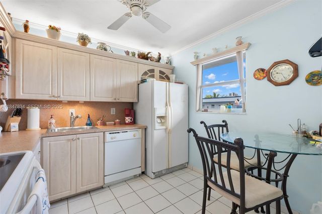 3120 Holiday Springs Boulevard 301, Margate, FL 33063