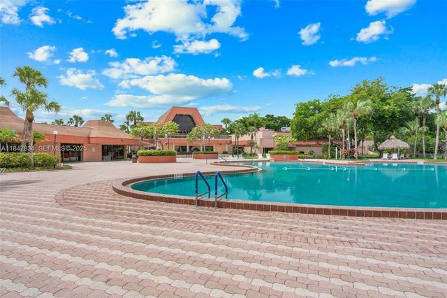 3120 Holiday Springs Boulevard 301, Margate, FL 33063