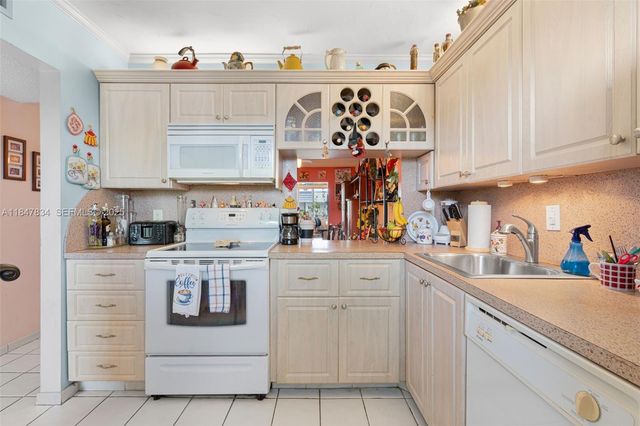 3120 Holiday Springs Boulevard 301, Margate, FL 33063