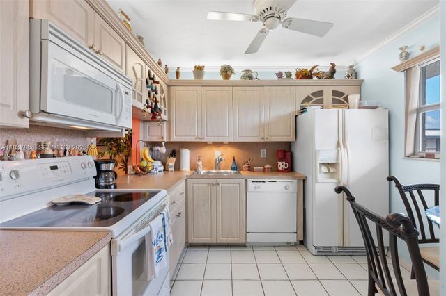 3120 Holiday Springs Boulevard 301, Margate, FL 33063
