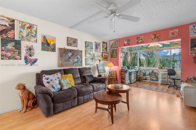 3120 Holiday Springs Boulevard 301, Margate, FL 33063