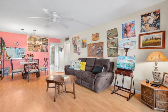 3120 Holiday Springs Boulevard 301, Margate, FL 33063