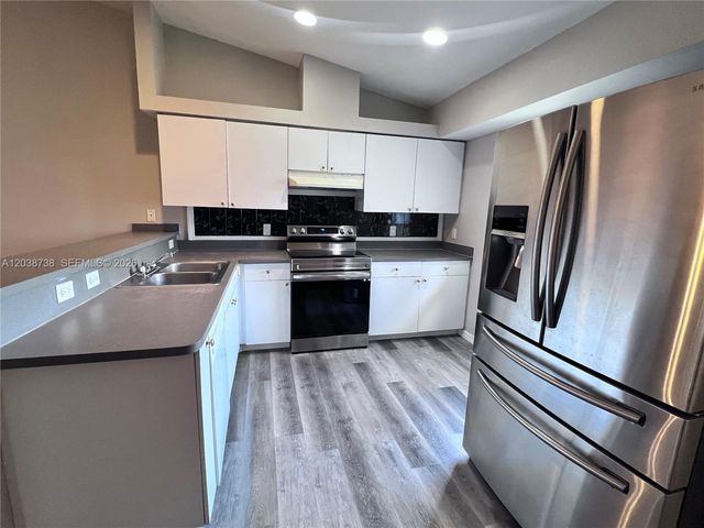 1809 SW SANTA BARBARA PL, Cape Coral, FL 33991