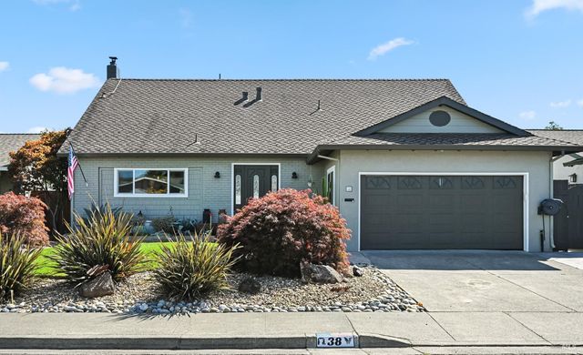38 Eastside Cir, Petaluma, CA 94954