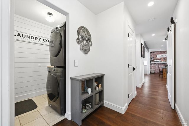 38 Eastside Cir, Petaluma, CA 94954