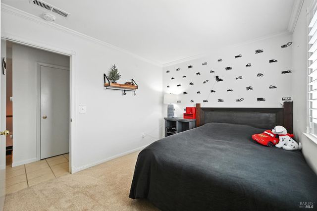 38 Eastside Cir, Petaluma, CA 94954
