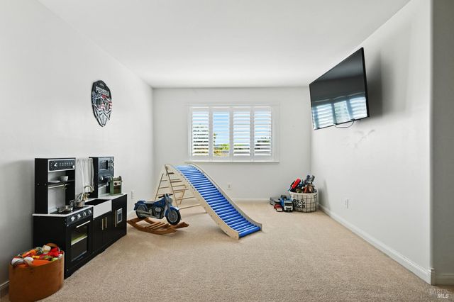 38 Eastside Cir, Petaluma, CA 94954