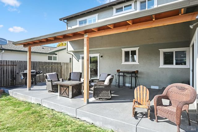 38 Eastside Cir, Petaluma, CA 94954