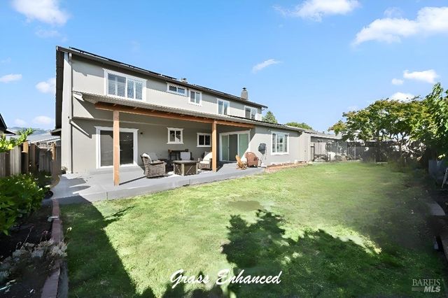 38 Eastside Cir, Petaluma, CA 94954