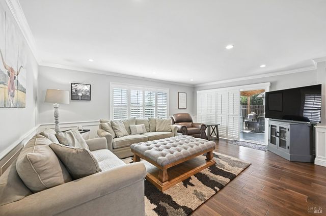 38 Eastside Cir, Petaluma, CA 94954