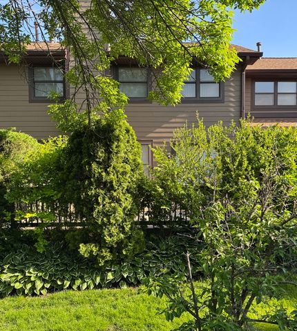 37 White Birch Lane, Westmont, IL 60559