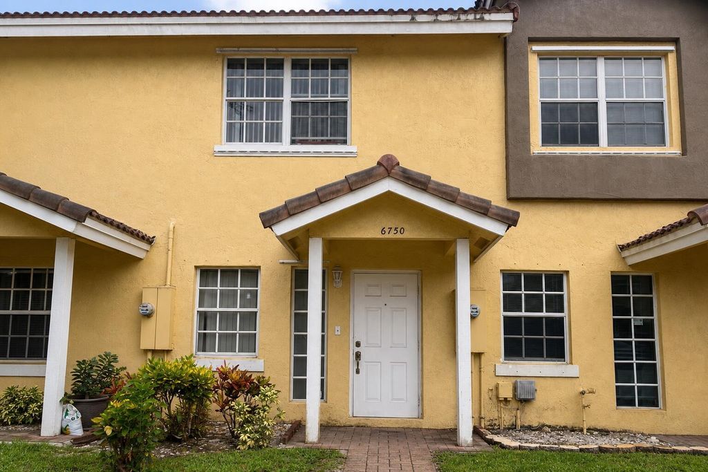 6750 Sienna Club Drive 6750, Lauderhill, FL 33319