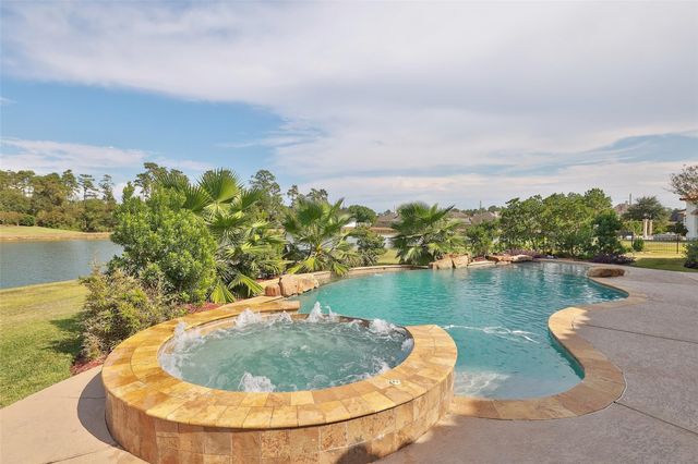 22 Post Shadow Estate Drive, Spring, TX 77389