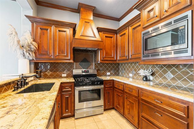 22 Post Shadow Estate Drive, Spring, TX 77389