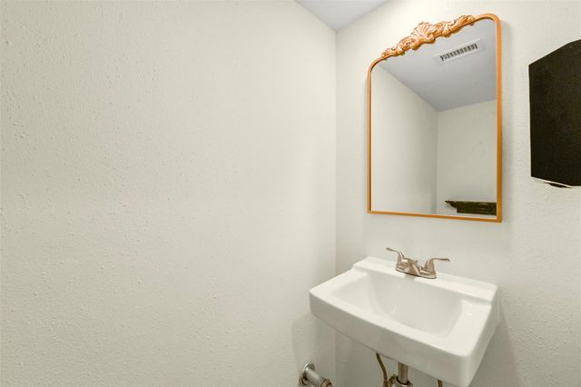 5863 Doliver Drive 16, Houston, TX 77057