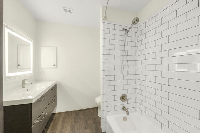 5863 Doliver Drive 16, Houston, TX 77057