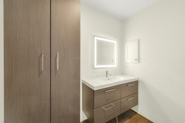 5863 Doliver Drive 16, Houston, TX 77057