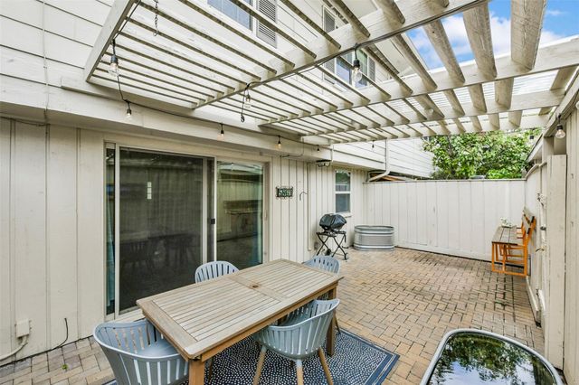 5863 Doliver Drive 16, Houston, TX 77057