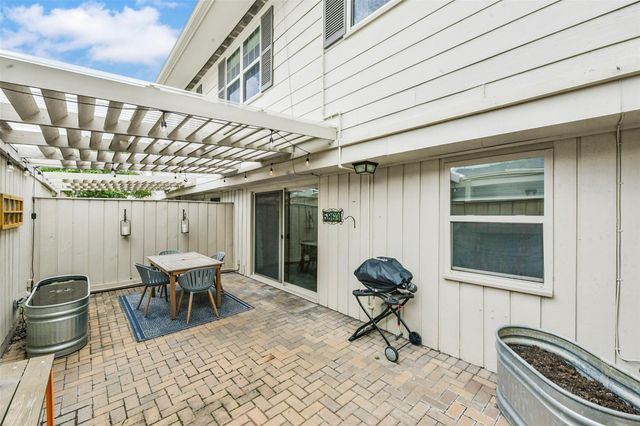 5863 Doliver Drive 16, Houston, TX 77057