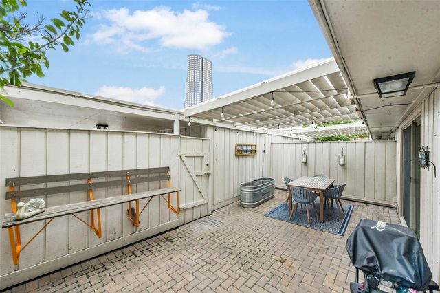 5863 Doliver Drive 16, Houston, TX 77057