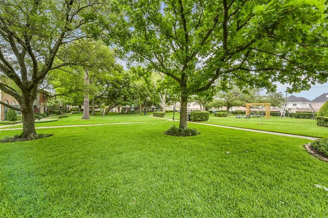 5863 Doliver Drive 16, Houston, TX 77057