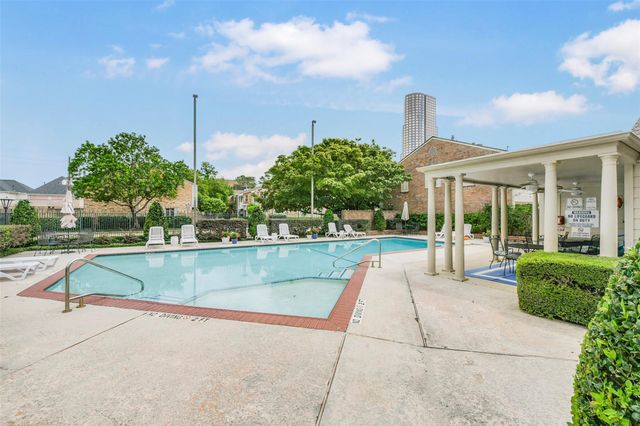 5863 Doliver Drive 16, Houston, TX 77057