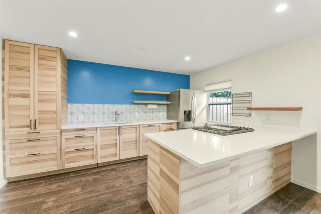 5863 Doliver Drive 16, Houston, TX 77057