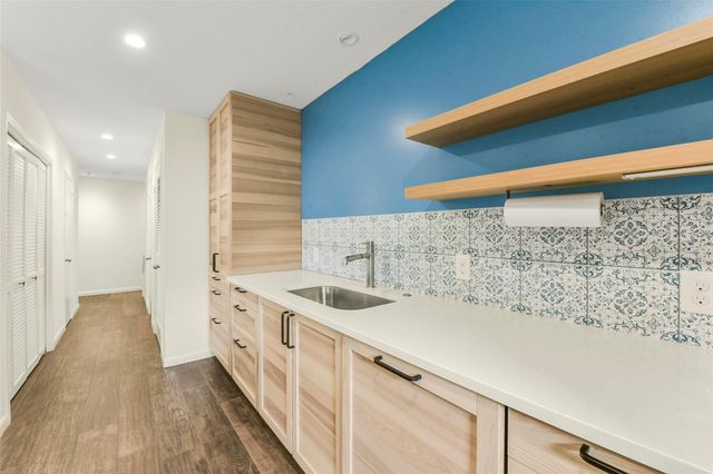 5863 Doliver Drive 16, Houston, TX 77057