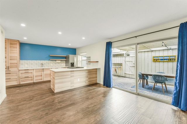 5863 Doliver Drive 16, Houston, TX 77057