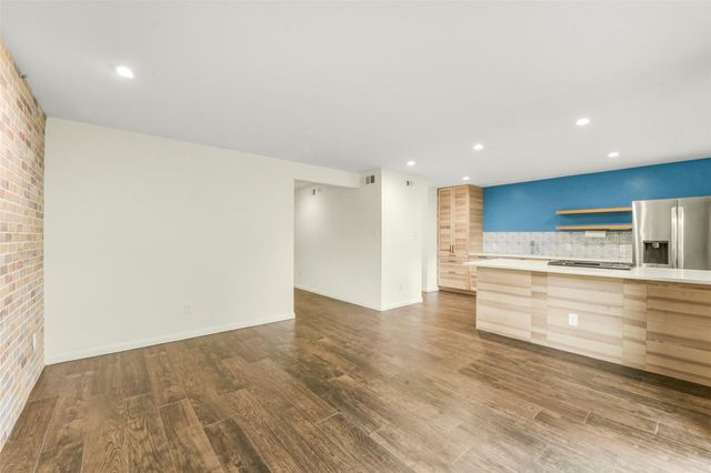 5863 Doliver Drive 16, Houston, TX 77057