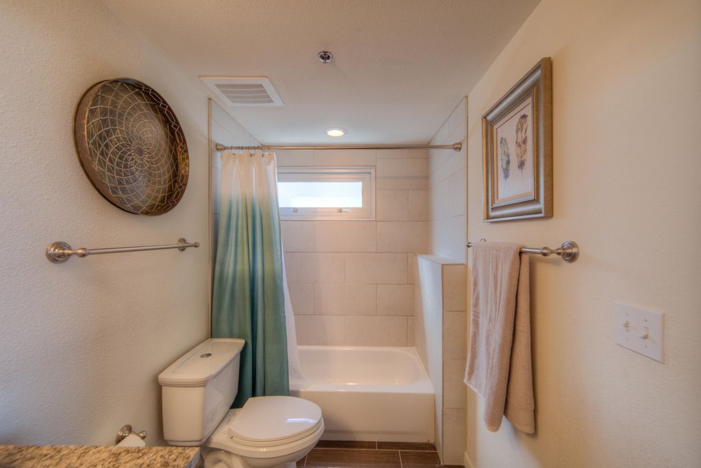 Image 15 of property listing at 524 Central Avenue SW UNIT 607, Albuquerque, NM 87102