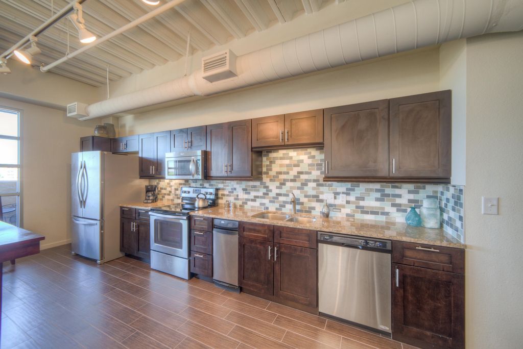 Image 6 of property listing at 524 Central Avenue SW UNIT 607, Albuquerque, NM 87102