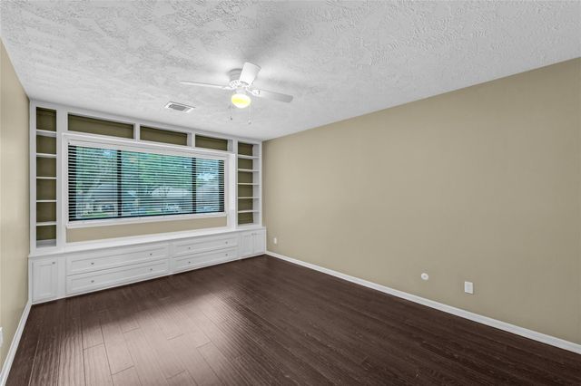2202 Erin Glen Court, Deer Park, TX 77536