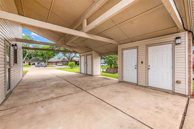 2202 Erin Glen Court, Deer Park, TX 77536