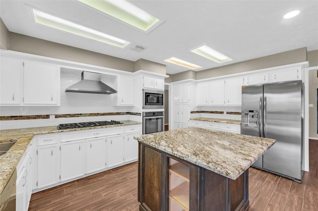 2202 Erin Glen Court, Deer Park, TX 77536