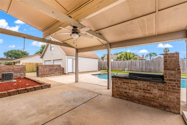 2202 Erin Glen Court, Deer Park, TX 77536