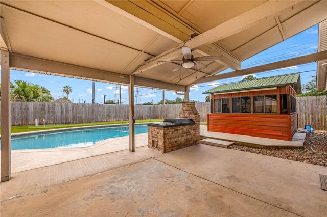 2202 Erin Glen Court, Deer Park, TX 77536