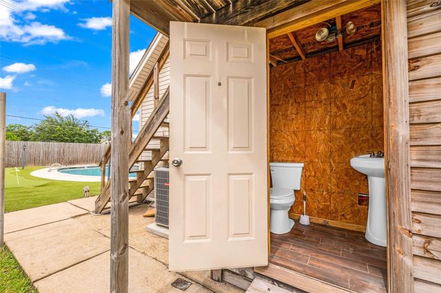 2202 Erin Glen Court, Deer Park, TX 77536