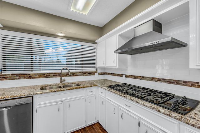2202 Erin Glen Court, Deer Park, TX 77536
