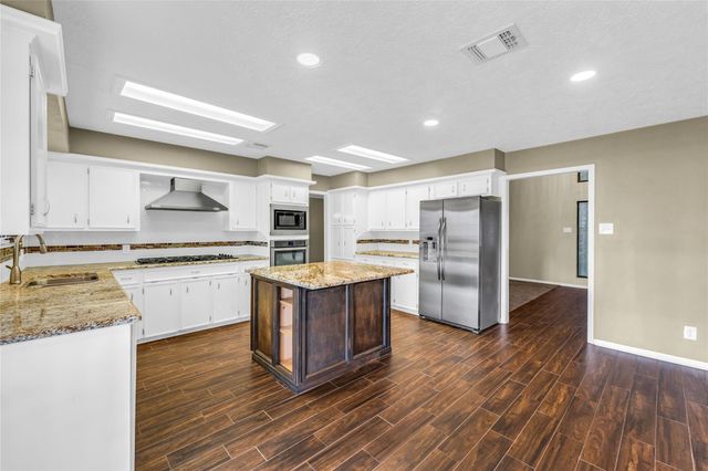 2202 Erin Glen Court, Deer Park, TX 77536