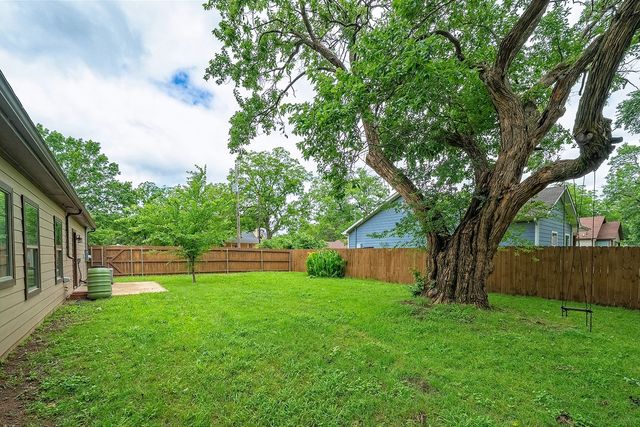 621 S Hill Street, Pilot Point, TX 76258