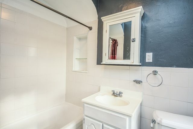 13 Ash St, Quincy, MA 02171