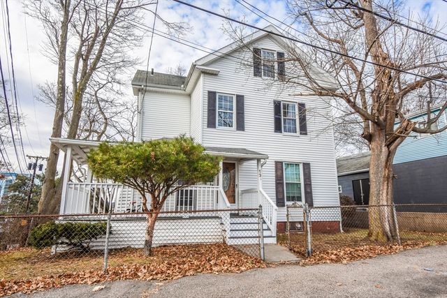 13 Ash St, Quincy, MA 02171